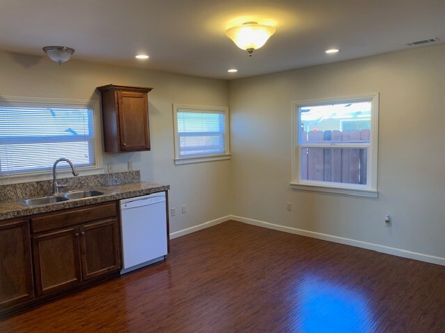 Building Photo - 110 Dyer St