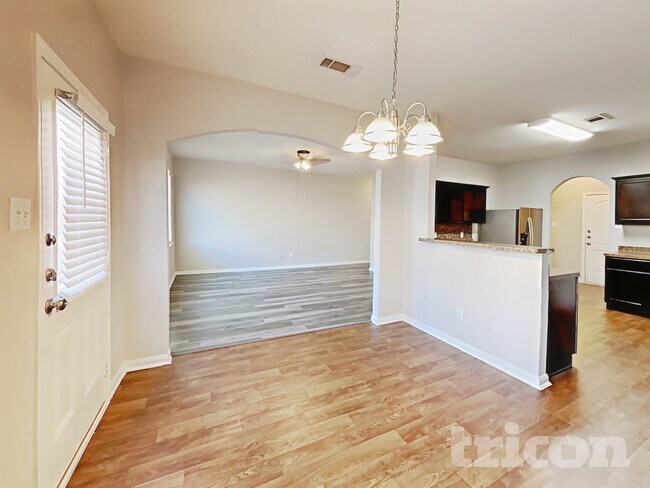 Building Photo - 17142 Common Point Dr