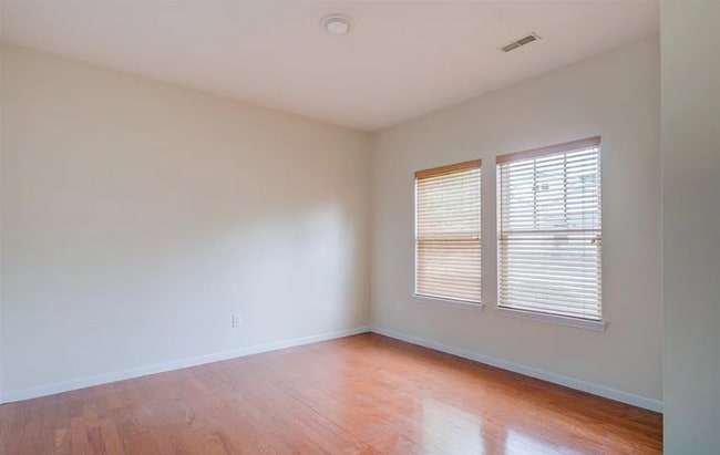 Building Photo - Spacious 4-Bedroom Home in the Heart of Winghaven