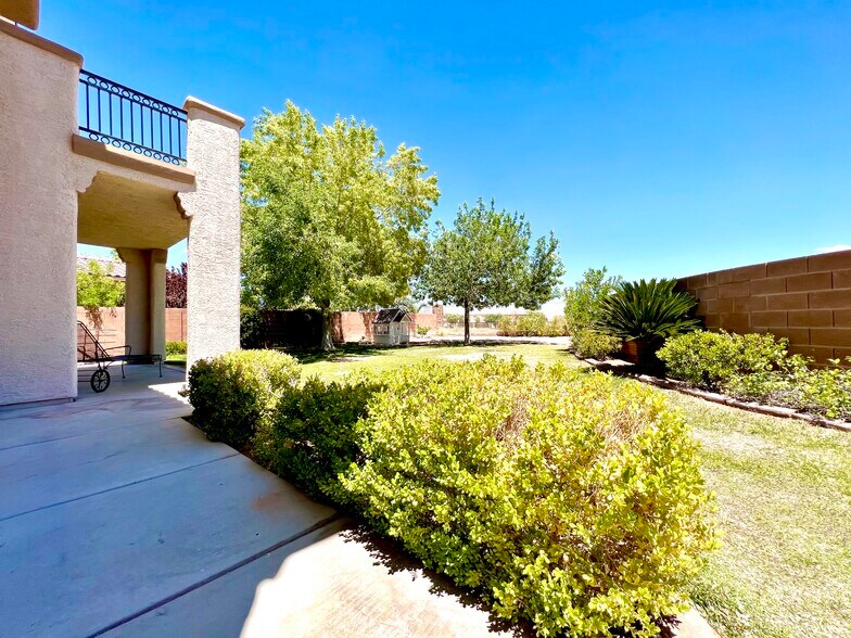 Building Photo - 7140 Charter Crest St