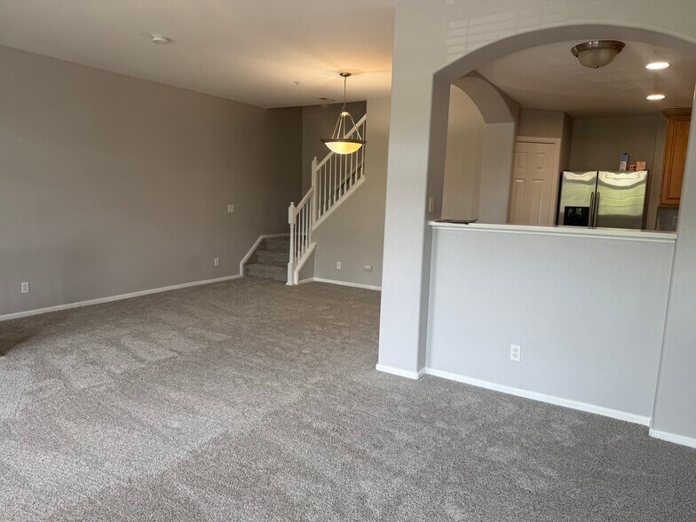 Building Photo - 431 Black Feather Loop