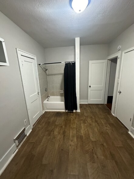 Building Photo - 623 S 33rd St