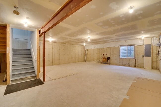 Building Photo - 1838 Crenshaw Cir