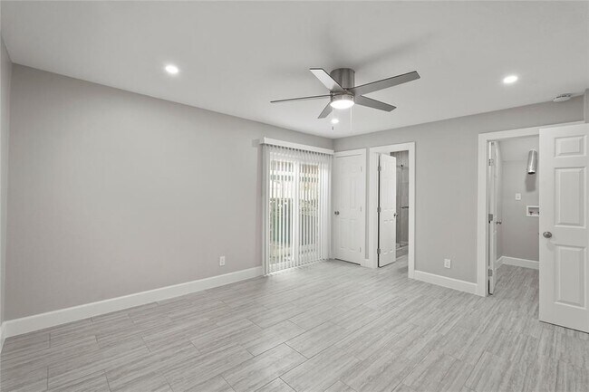 Building Photo - 2121 Fountain View Dr