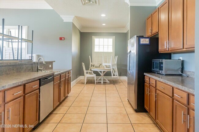 Building Photo - 8226 Green Parrot Rd