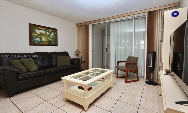 Building Photo - 2851 Leonard Dr