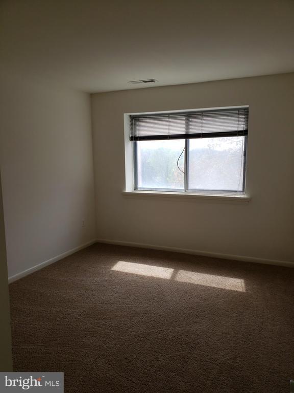 Building Photo - 130 Slade Ave