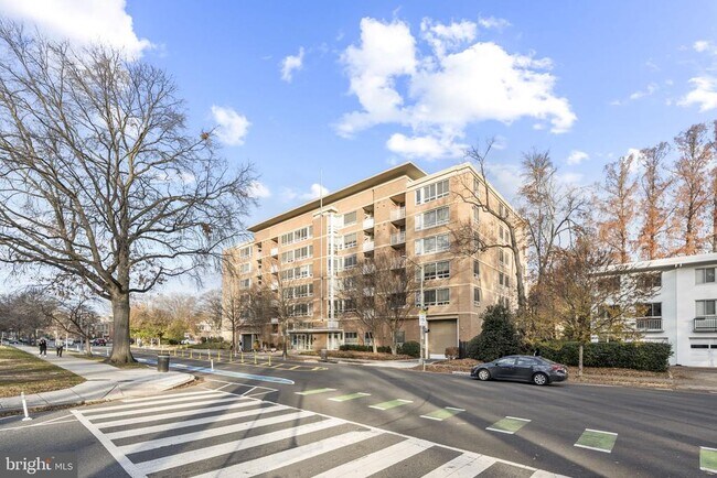 Building Photo - 355 I St SW