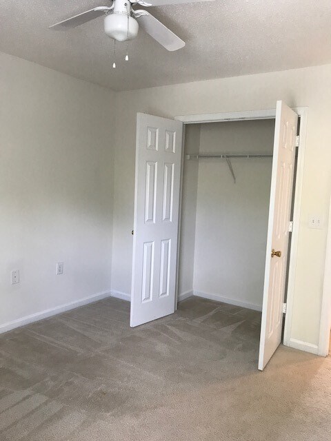 Building Photo - Spacious 3BR, 2.5BA Townhome in Chapel Hill
