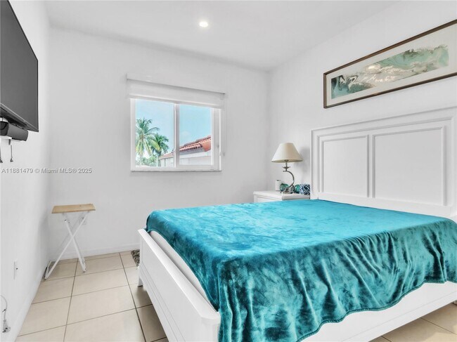 Building Photo - 3366 SW 152nd Pl