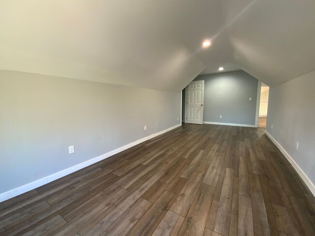 Building Photo - Newly Remodeled Tacoma Gem - Big and Spaci...