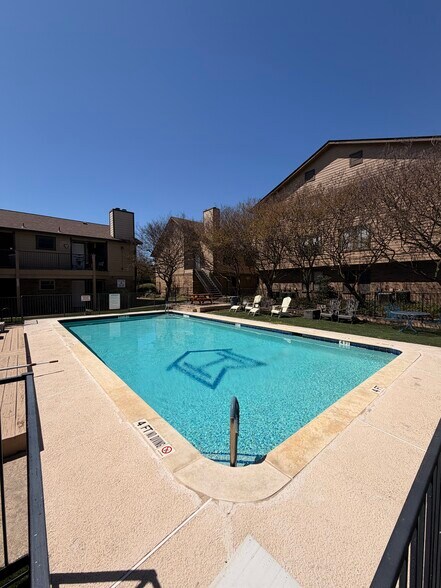 Building Photo - 5608 Cougar Dr