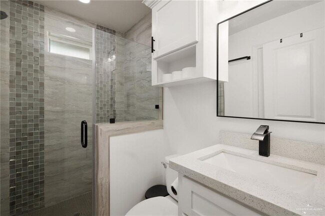 Building Photo - 18 Duncan Ln