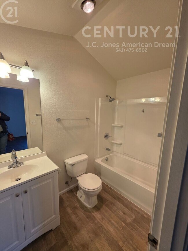 Building Photo - AR2411