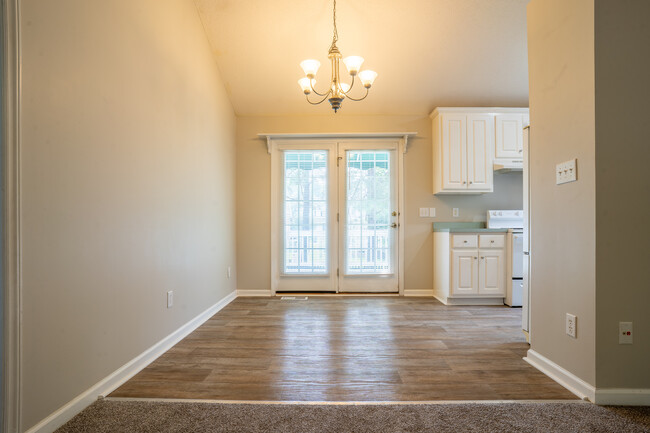 Building Photo - 243 Dullis Cir