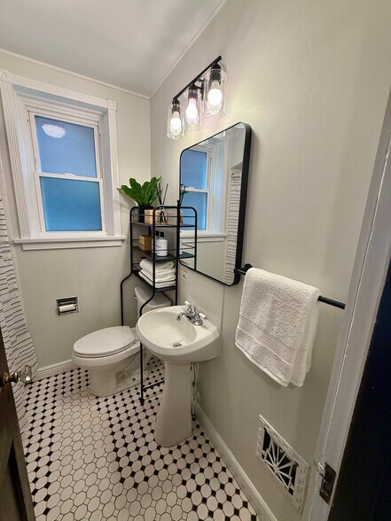 Building Photo - 4950 Loughborough Ave