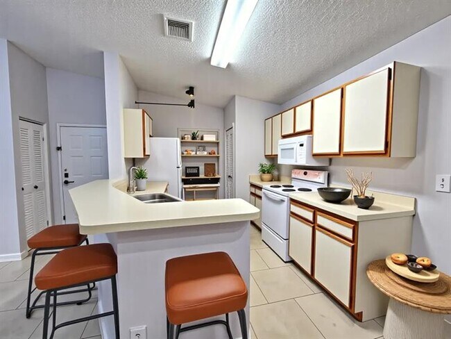 Building Photo - 9999 Summerbreeze Dr