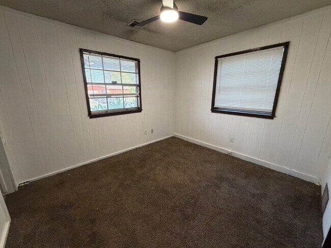 Building Photo - 3 Bed 2 Bath in Midwest City