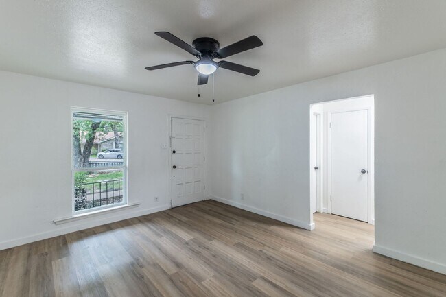 Building Photo - Remodeled 2BR Home w/ Fenced Yard – Only $1395