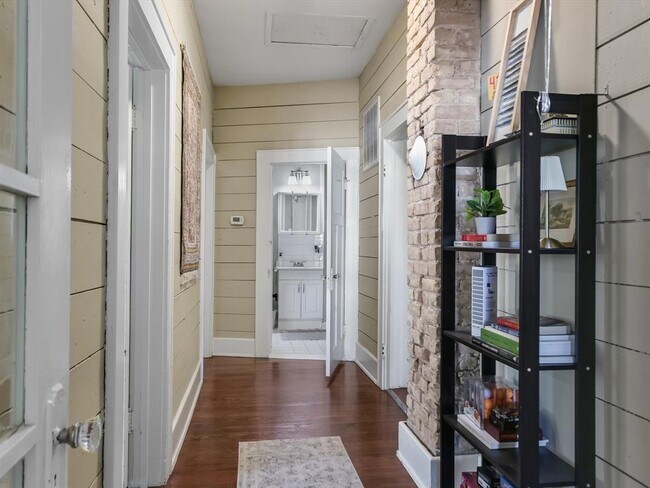 Building Photo - 2617 1/2 S 2nd St