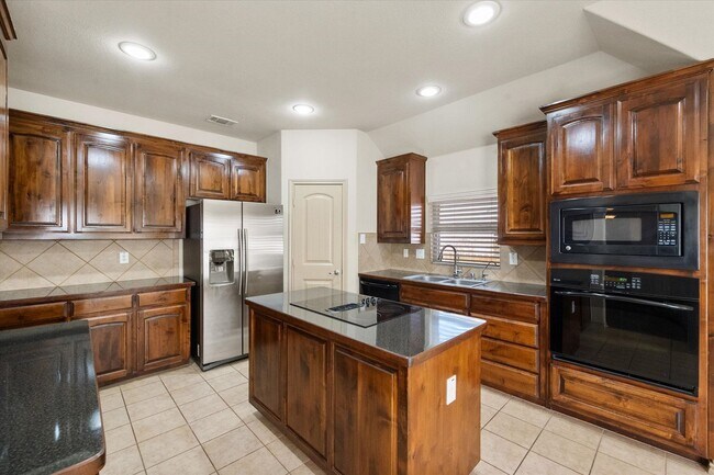 Building Photo - 1613 Country Hills Dr