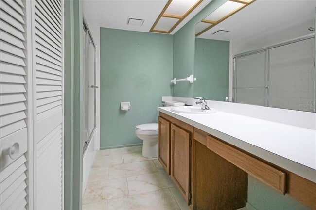 Building Photo - 135 Woodlake Wynde