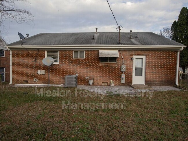 Building Photo - 3012 Glenan Dr