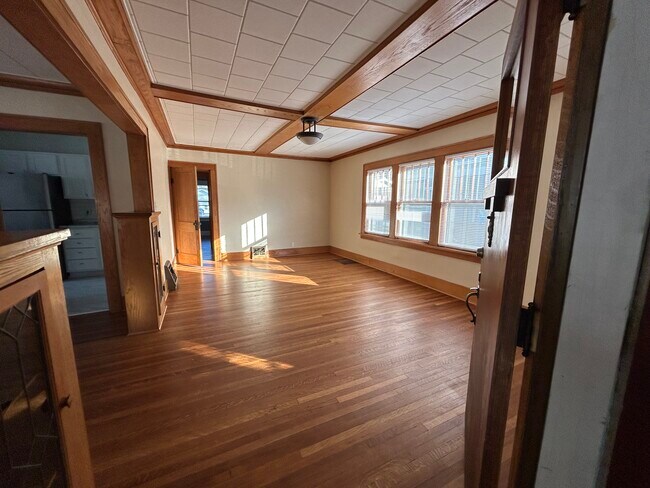 Living Room - 923 42nd St