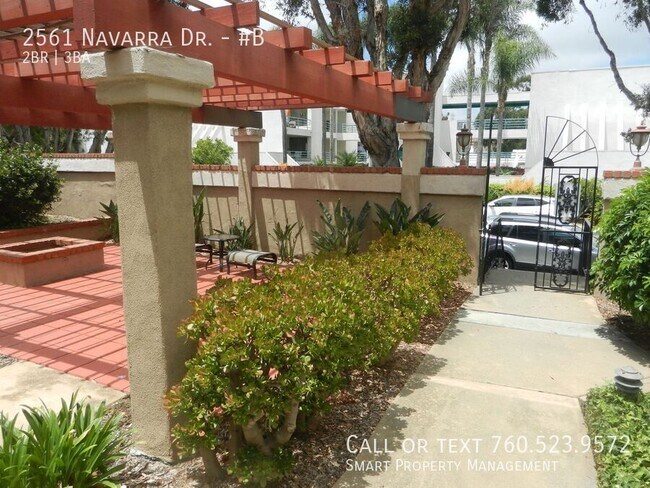 Building Photo - 2561 Navarra Dr