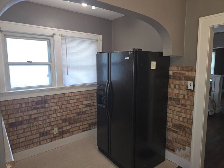 Building Photo - 709 N Drexel Ave