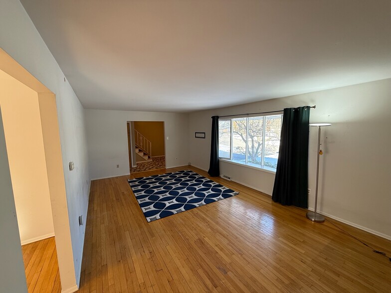 Living Rm - 5 Graffin Dr