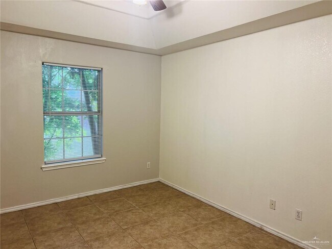 Building Photo - 1612 Merlin Dr