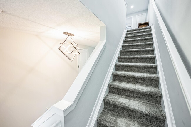 Building Photo - 16369 Oakview Dr