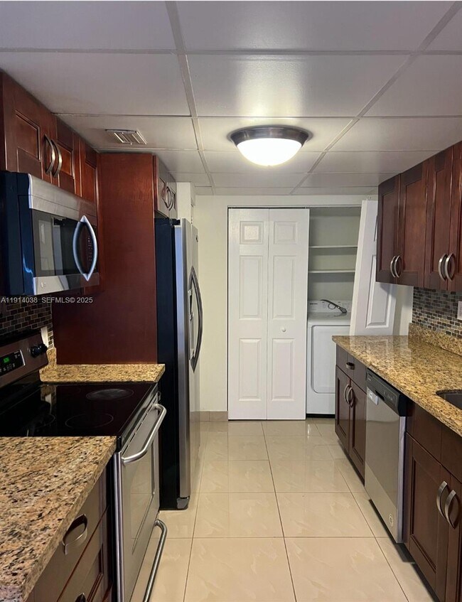 Building Photo - 3928 SW 67th Way