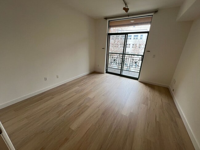 Building Photo - $3,595 - Beautiful and Spacious Downtown San Jose 2bd/2ba Condo in a Luxury Complex Next To SJSU