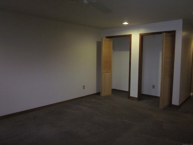 Building Photo - 690 Forest Rd