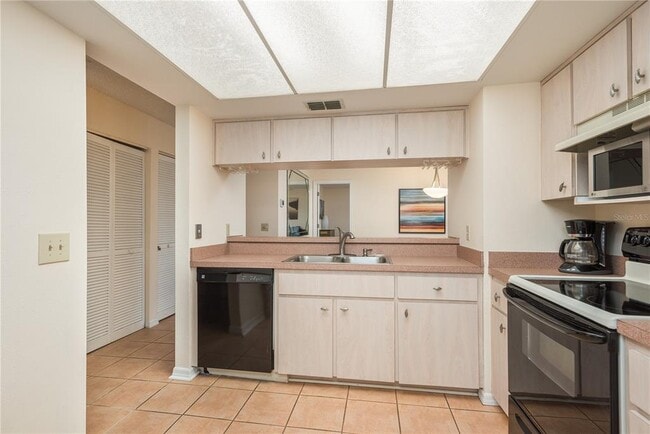 Building Photo - 2713 Countryside Blvd