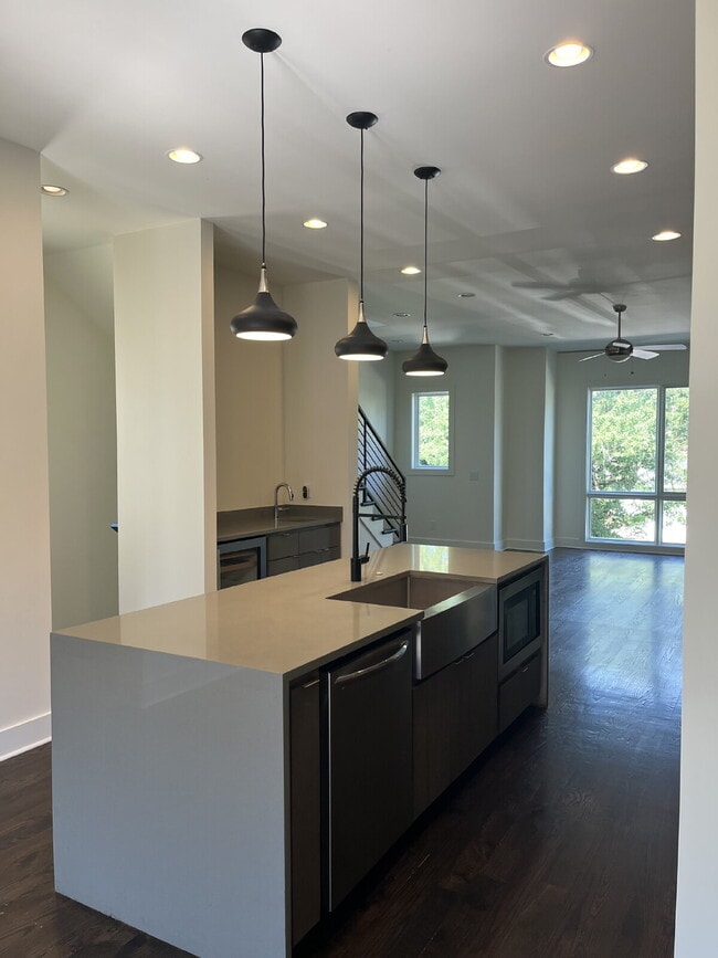 Building Photo - "Spacious Urban Living: 3-Bedroom Townhouse with 3.5 Baths in Nashville's Vibrant Core!" STUNNING...