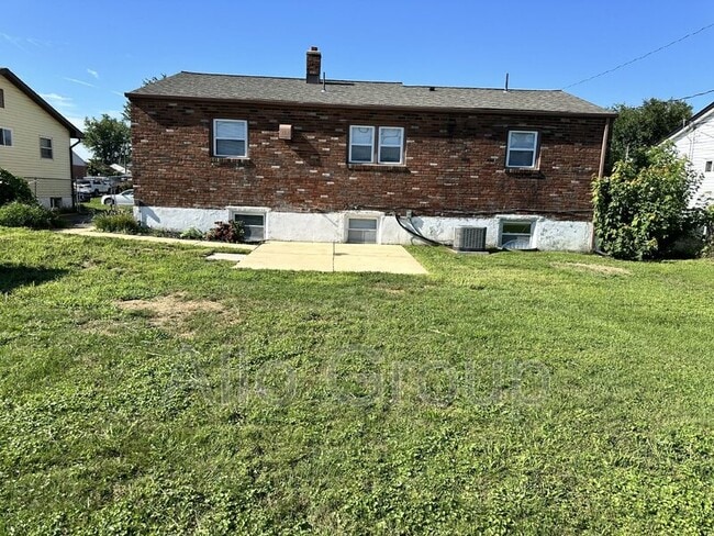 Building Photo - 23 Freeport Rd