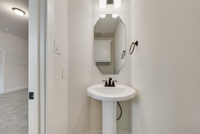 Building Photo - 9013 Wyndemere Ln