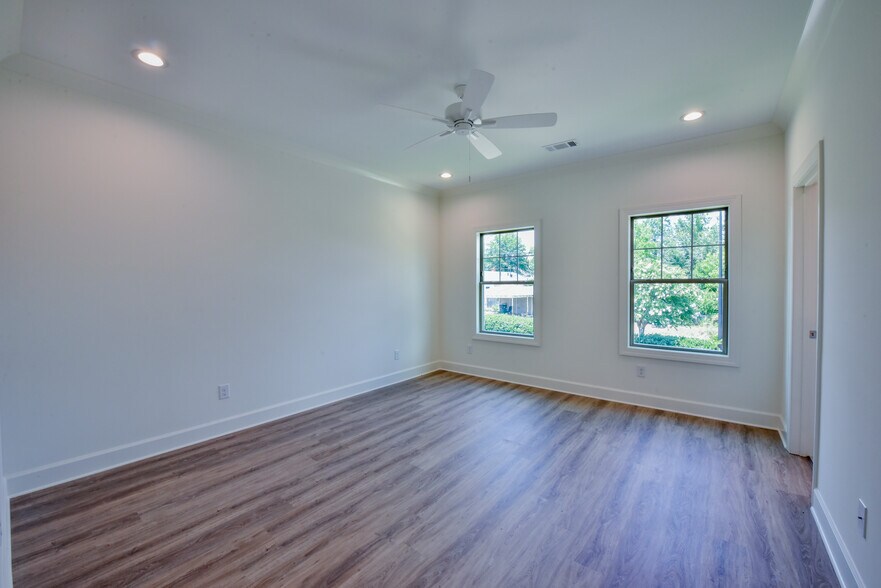 Building Photo - 19 18th St