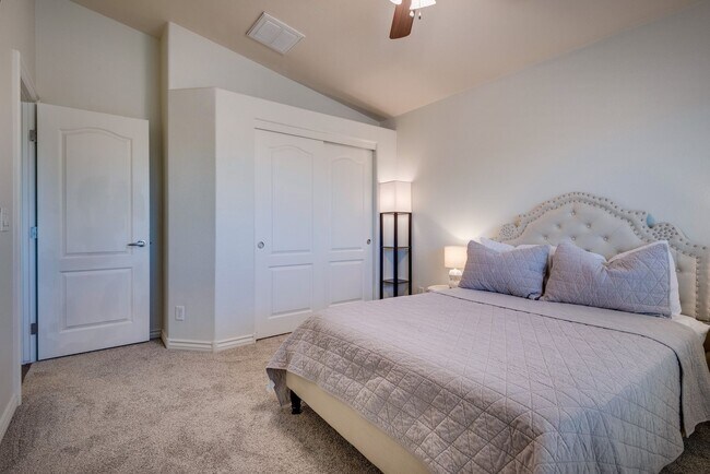 Building Photo - Gated single family home with 4 bed 3 bath...