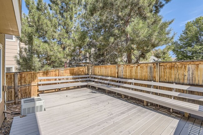 Building Photo - Evolve Real Estate: Spacious 2 Bedroom + L...
