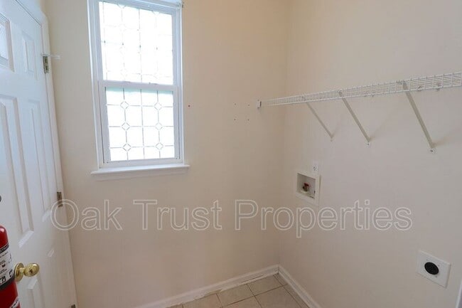 Building Photo - 210 Killarney Trail