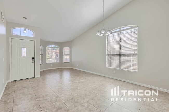 Building Photo - 12527 W Edgemont Ave