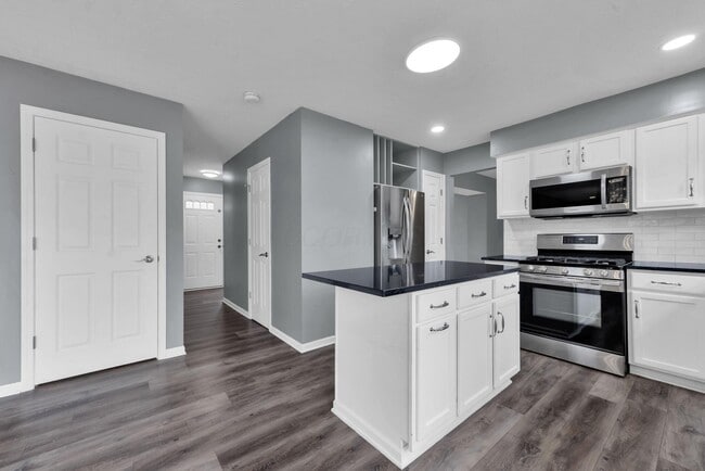 Building Photo - 8690 Kirkland Dr