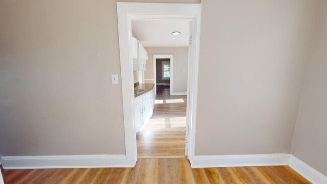 Building Photo - 2818 E 119th St