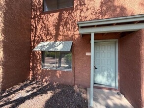 Building Photo - 2950 N Alvernon Way