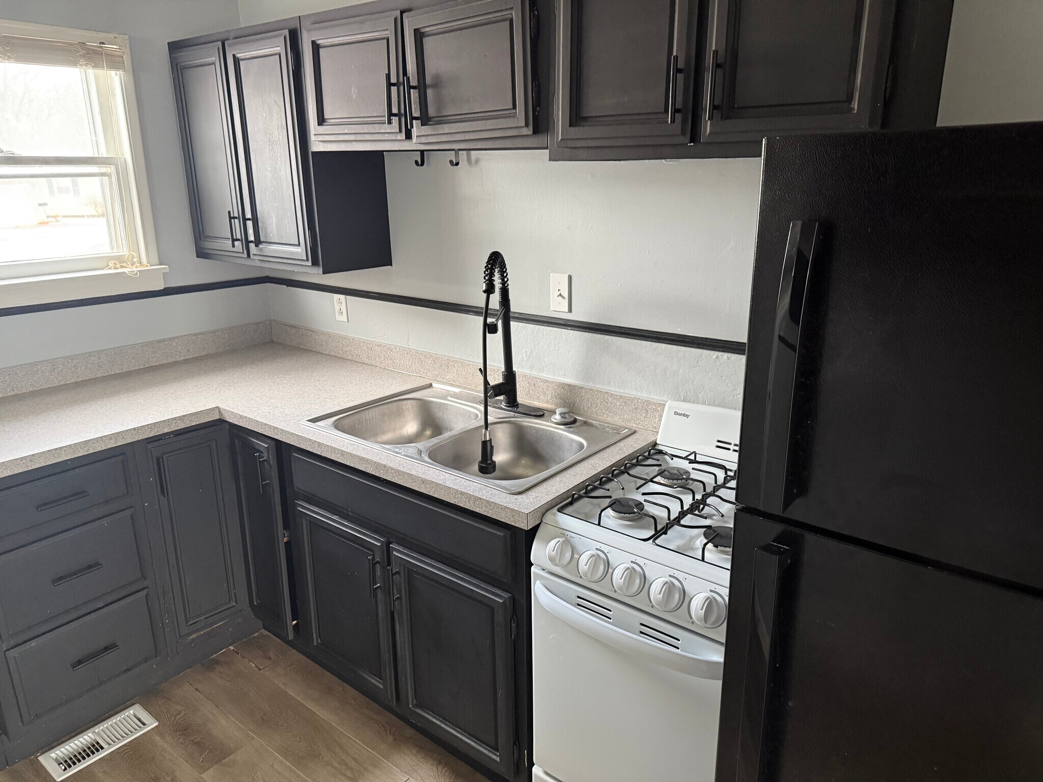 Building Photo - 100 N Jefferson St