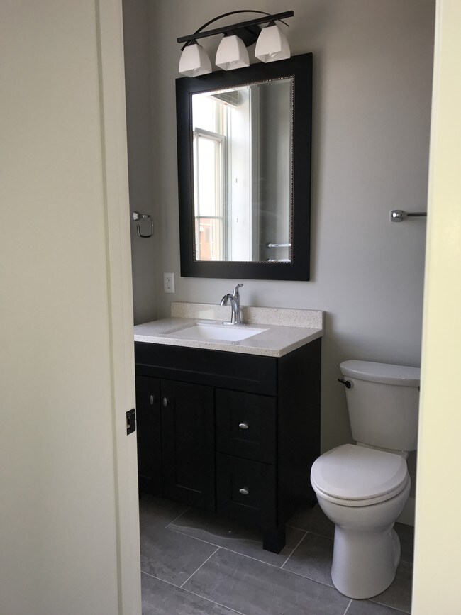 Front bedroom Bath - 316 Dorney Plz